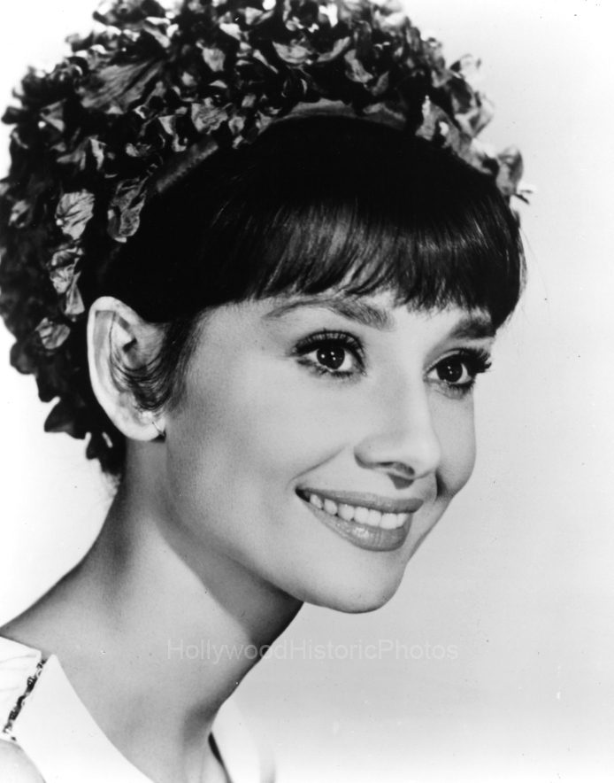 Audrey Hepburn 1954 WM.jpg